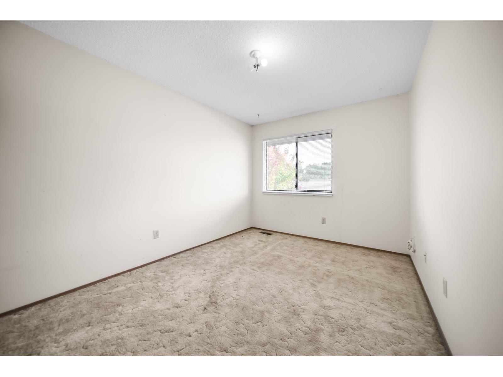 Photo of 5 32858 LANDEAU PLACE 26