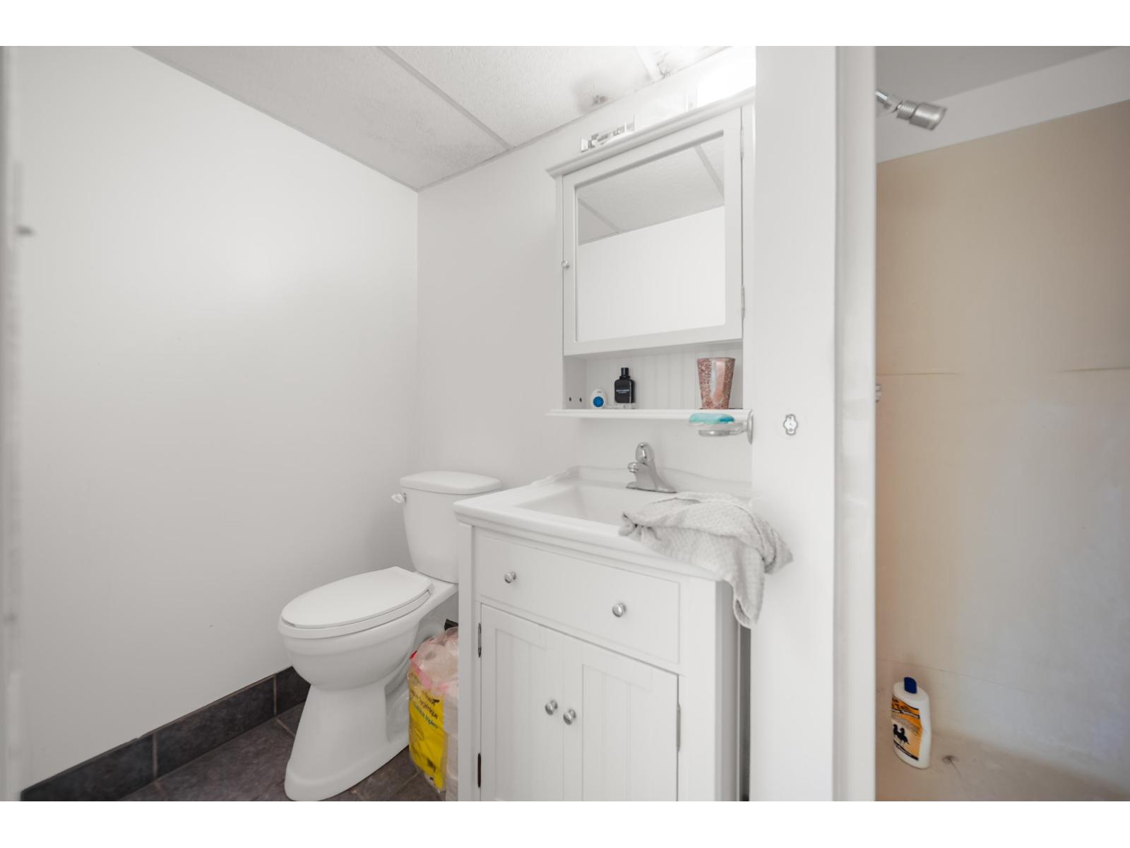 Photo of 5 32858 LANDEAU PLACE 35