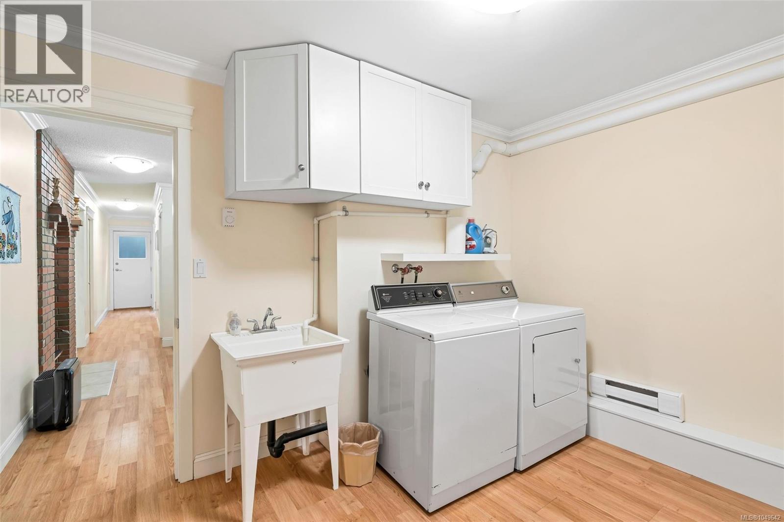 1453 Honeysuckle Pl - 34