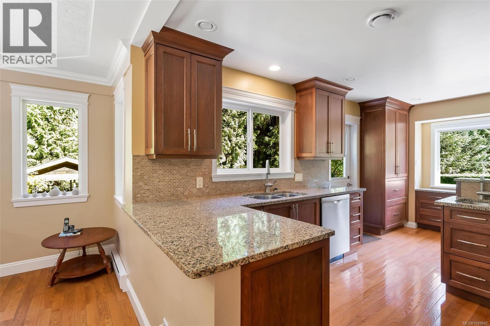 1453 Honeysuckle Pl - 6