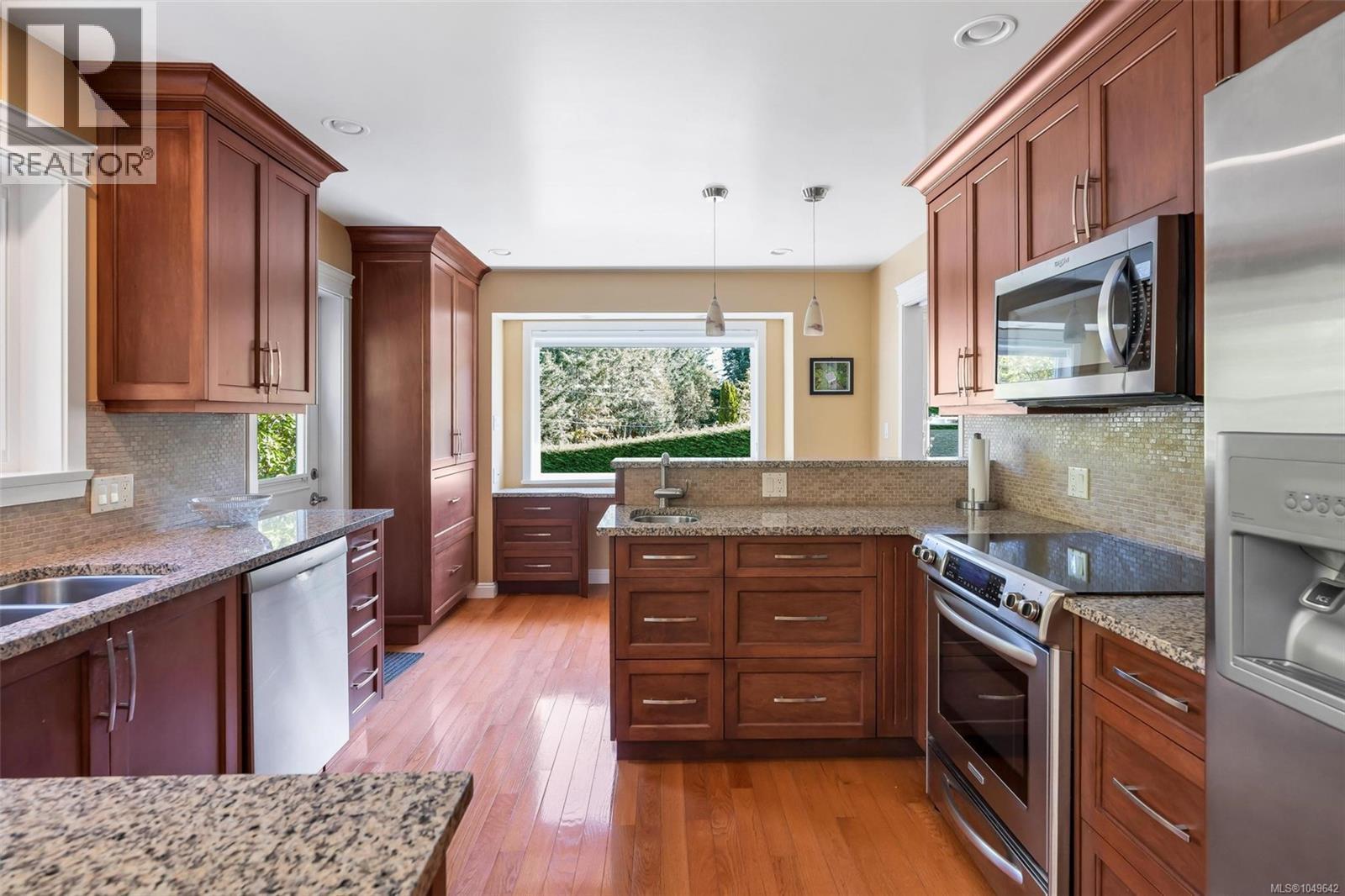 1453 Honeysuckle Pl - 3