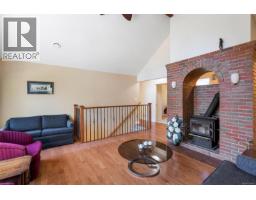 Living room - 1453 Honeysuckle Pl, North Saanich, BC V8L5J8 Photo 10
