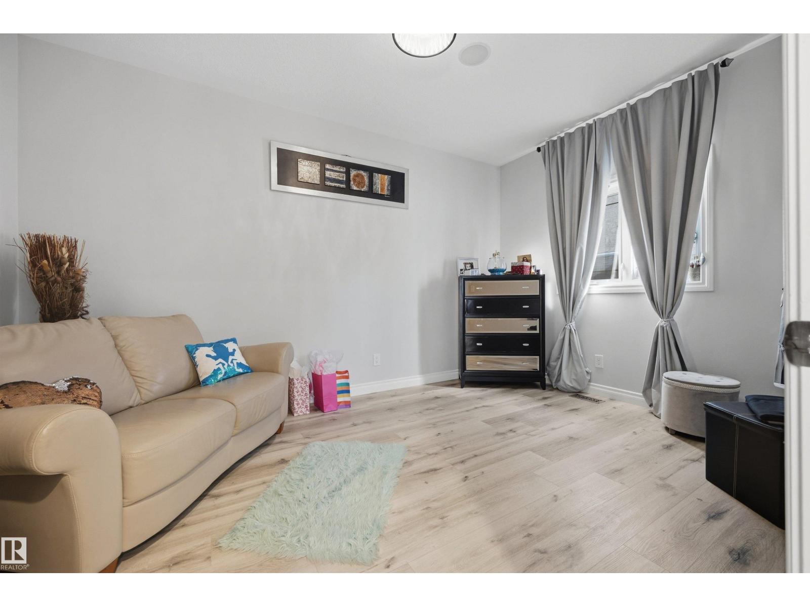 10819 175 AV NW - 30