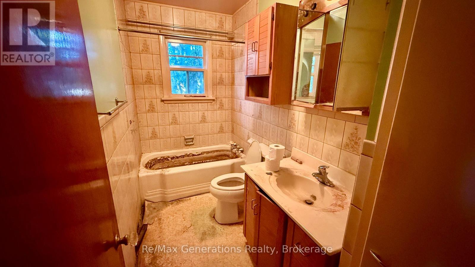 1019 FRANCIS STREET W - Image 4