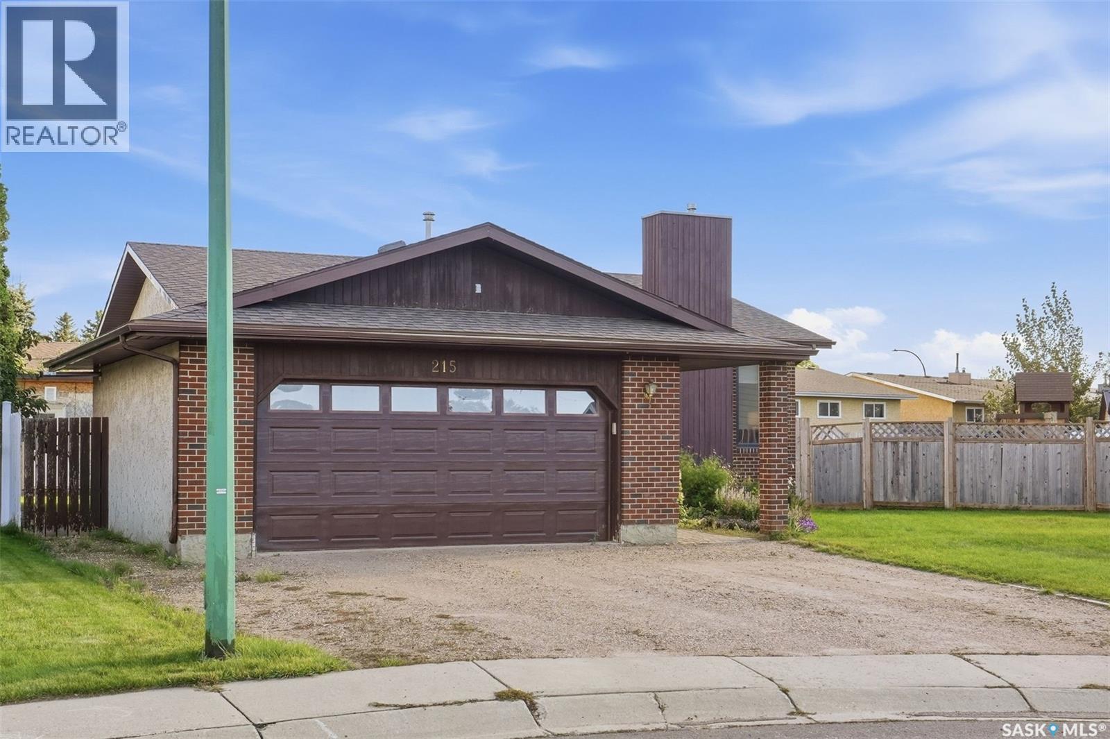 215 CALDWELL COURT, Saskatoon — photo 2