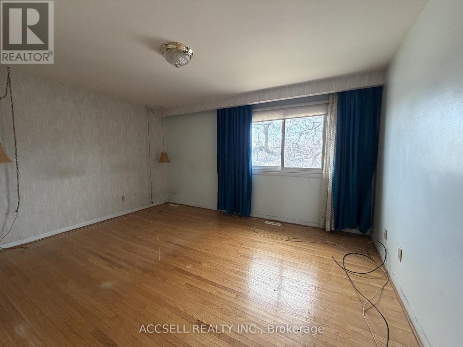 135 MOUNTAINVIEW ROAD S - 10