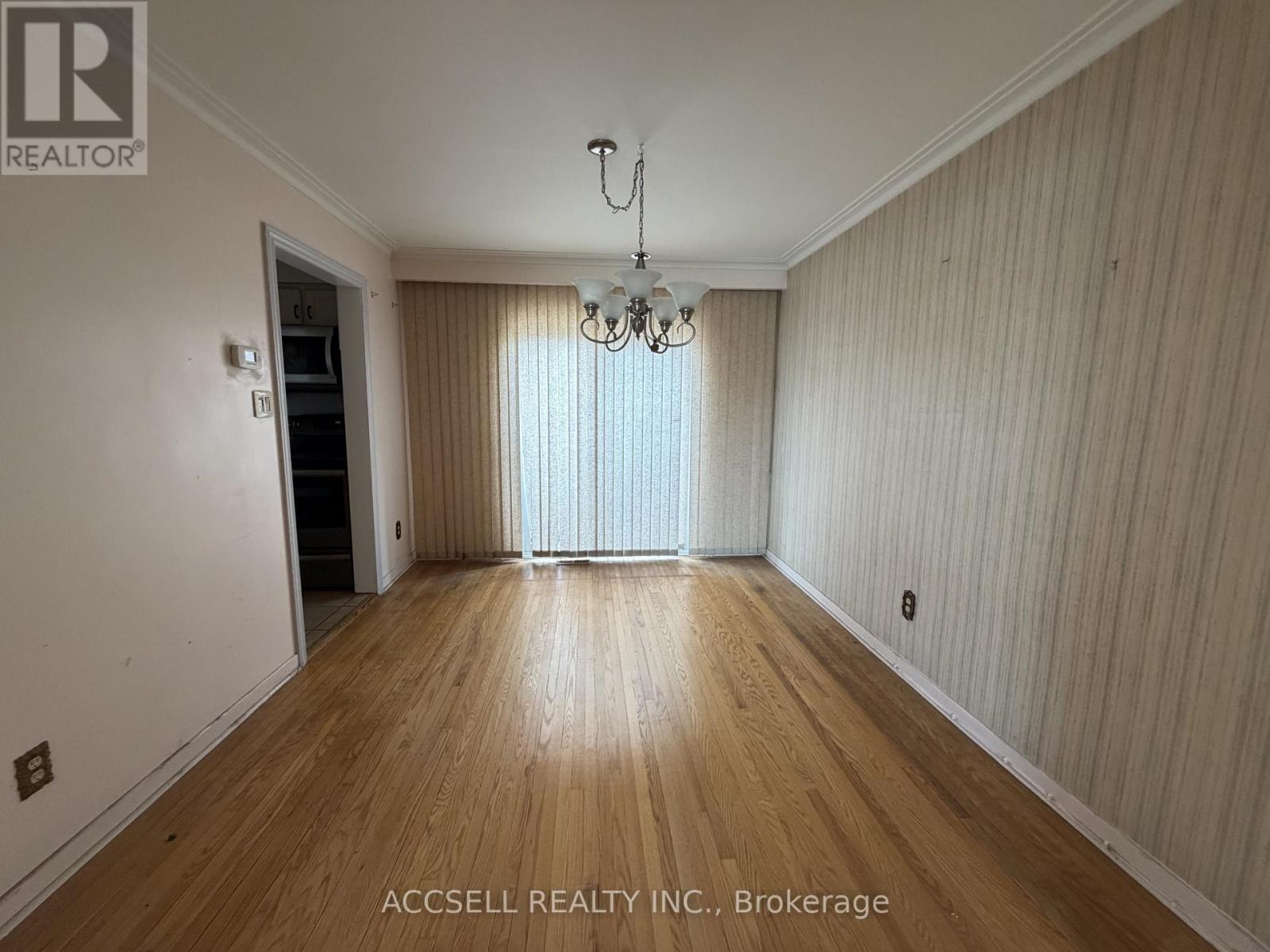 135 MOUNTAINVIEW ROAD S - 5