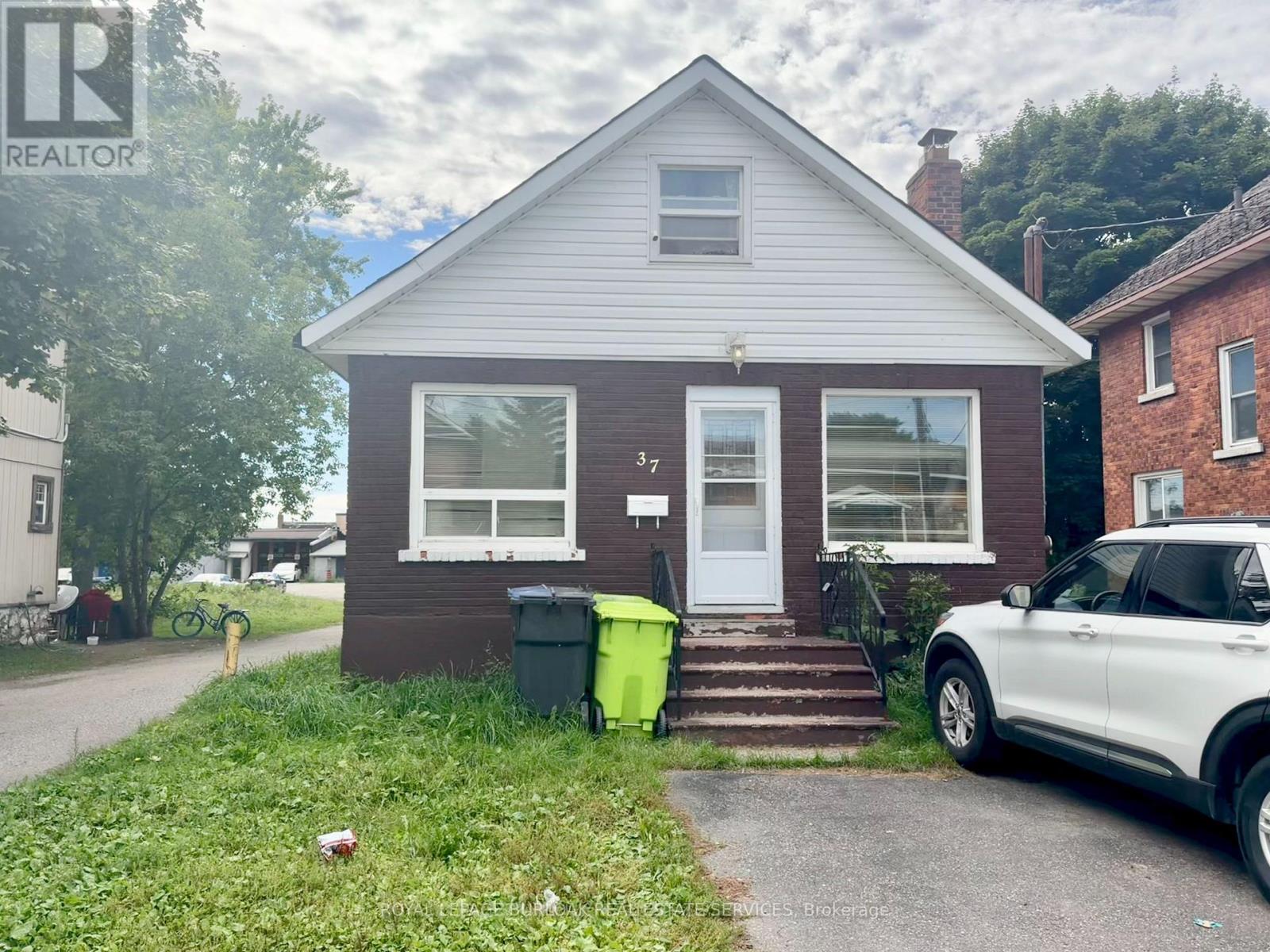 37 ALBERT STREET E - 1