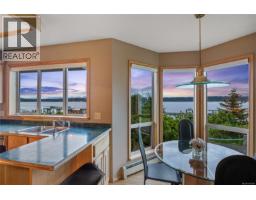 Kitchen - 725 Thulin St, Campbell River, BC V9W2L4 Photo 15