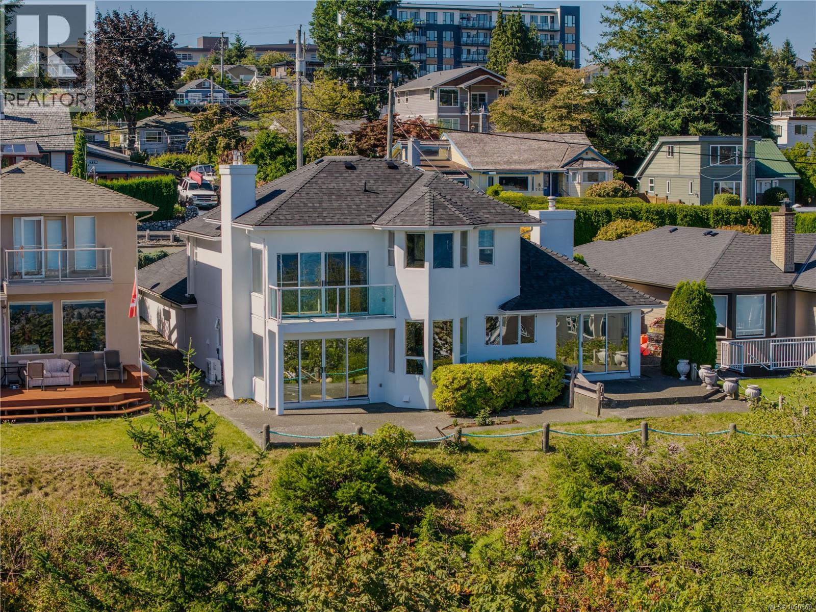 725 Thulin St - 63