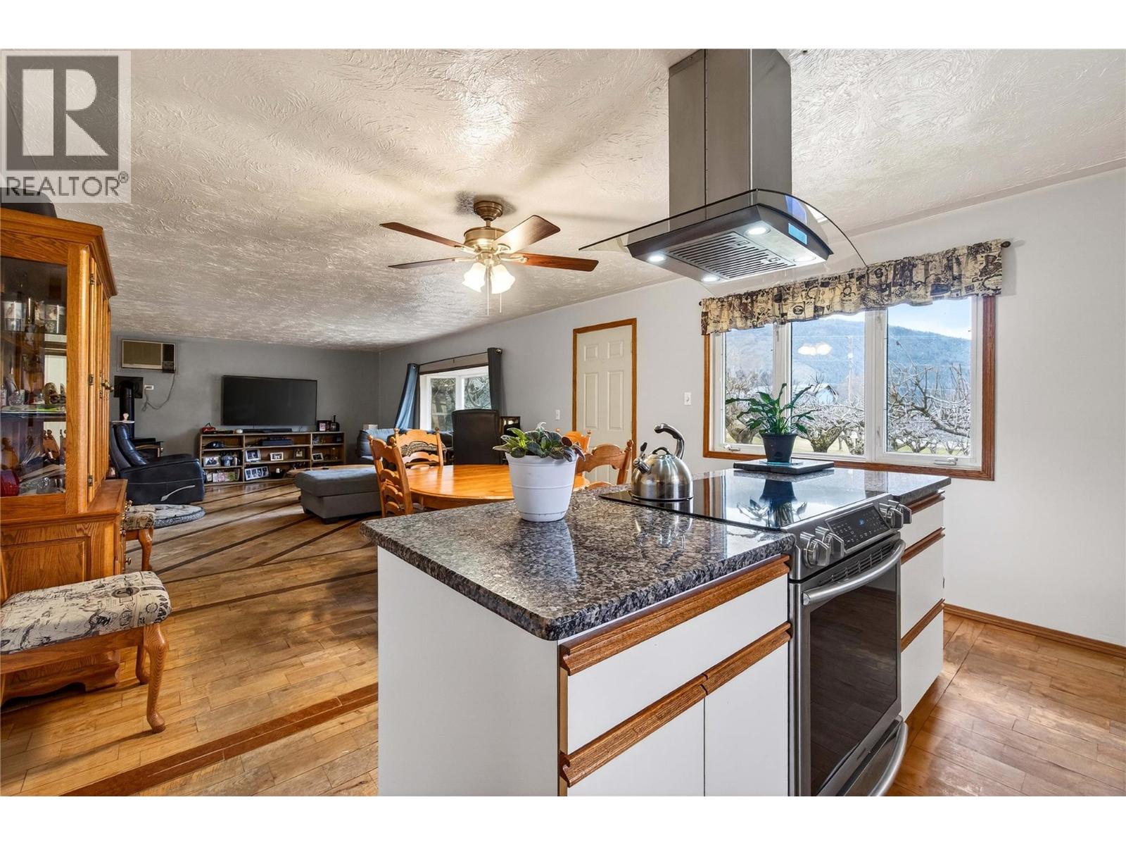 4640 70 Avenue NE - 12