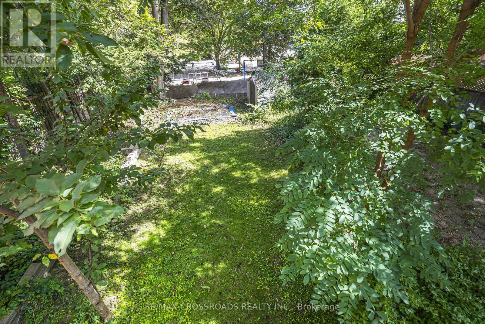 19 STRATHGOWAN CRESCENT - 33