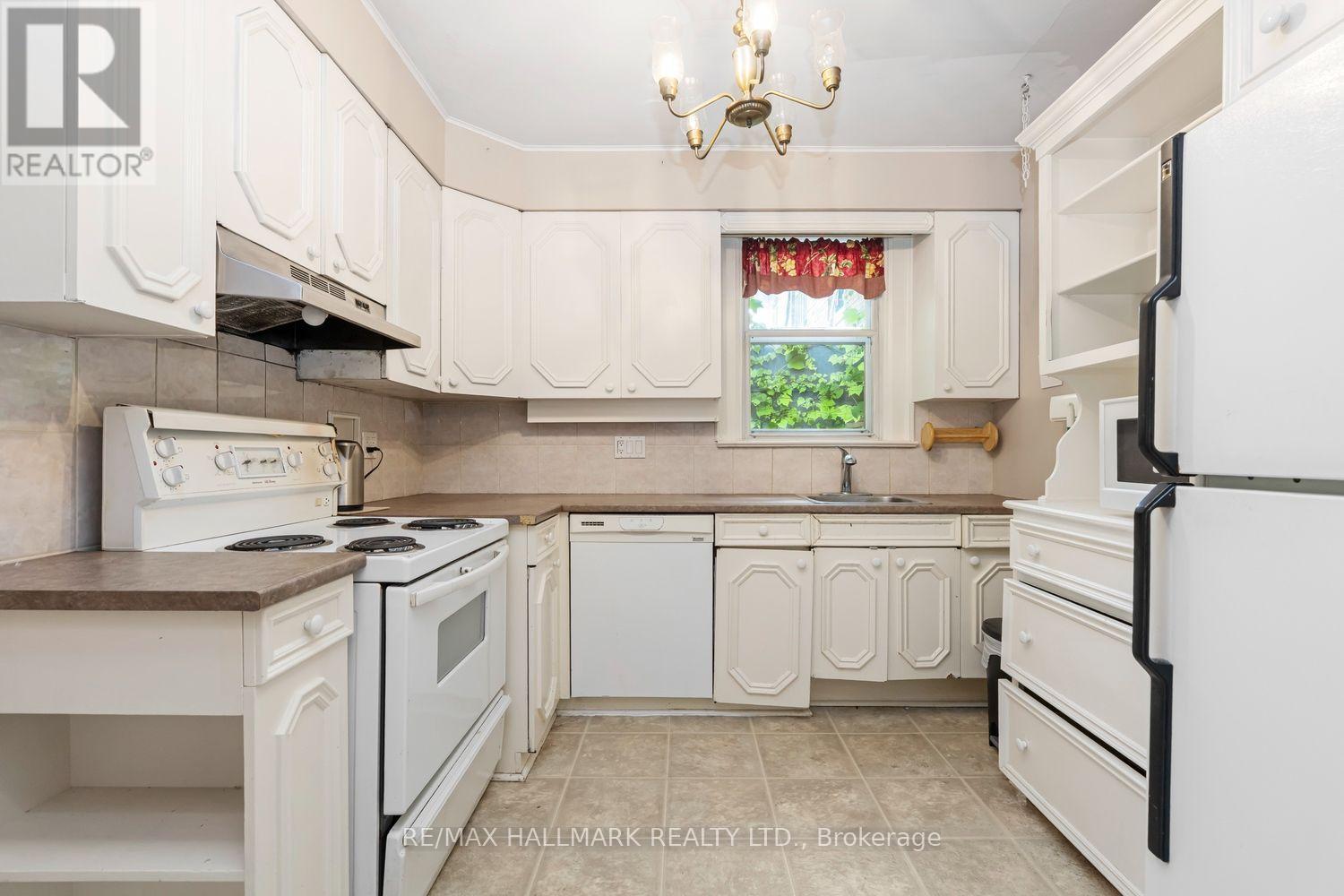 Photo of 48 CHATSWORTH DRIVE