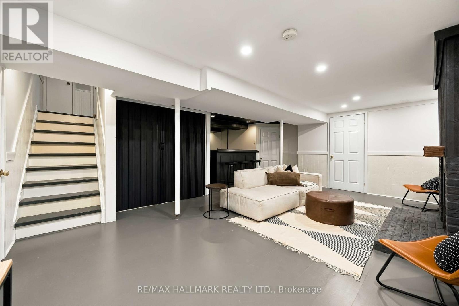 516 CREEKVIEW CIRCLE - Image 32