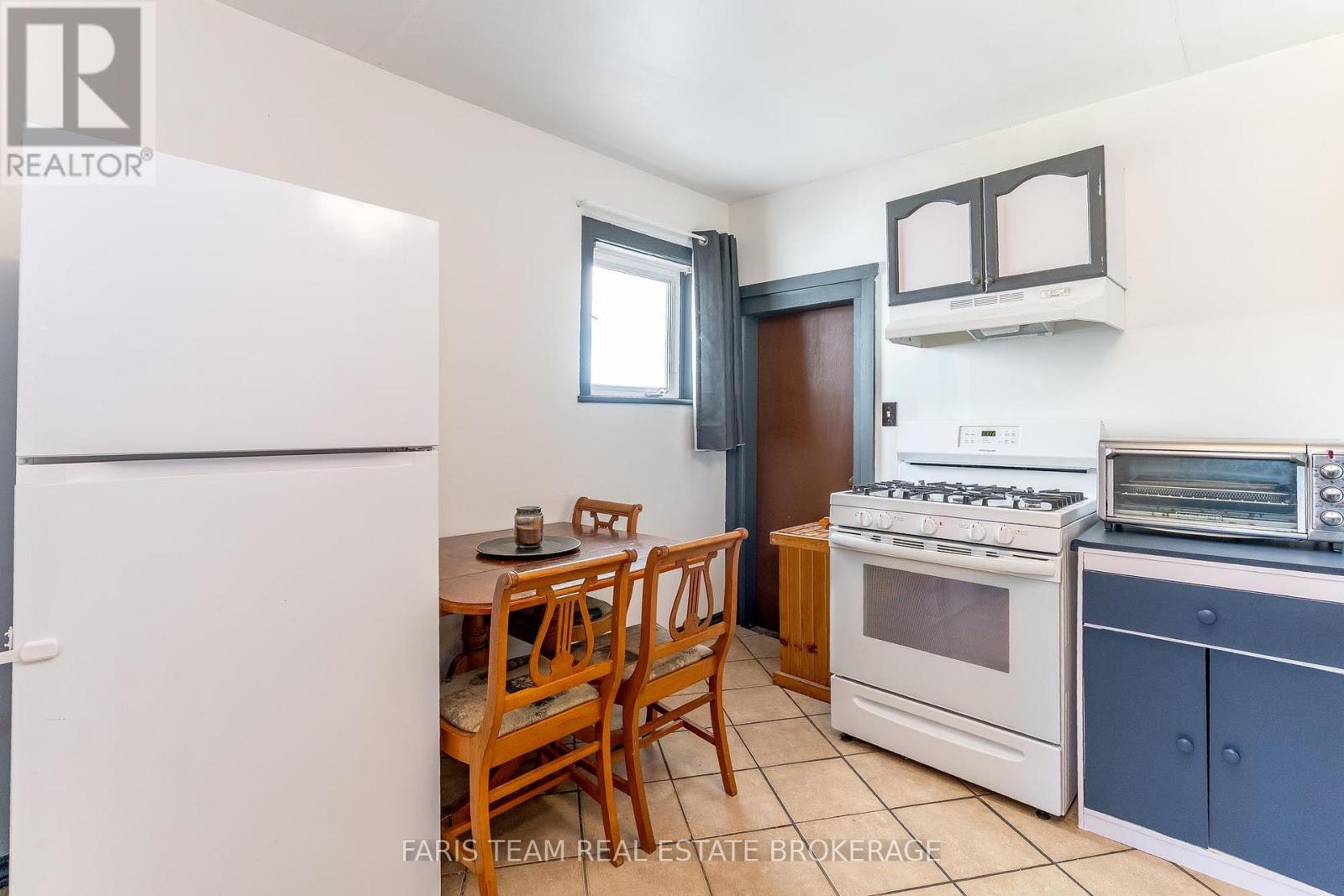 390 MILDRED STREET - 9