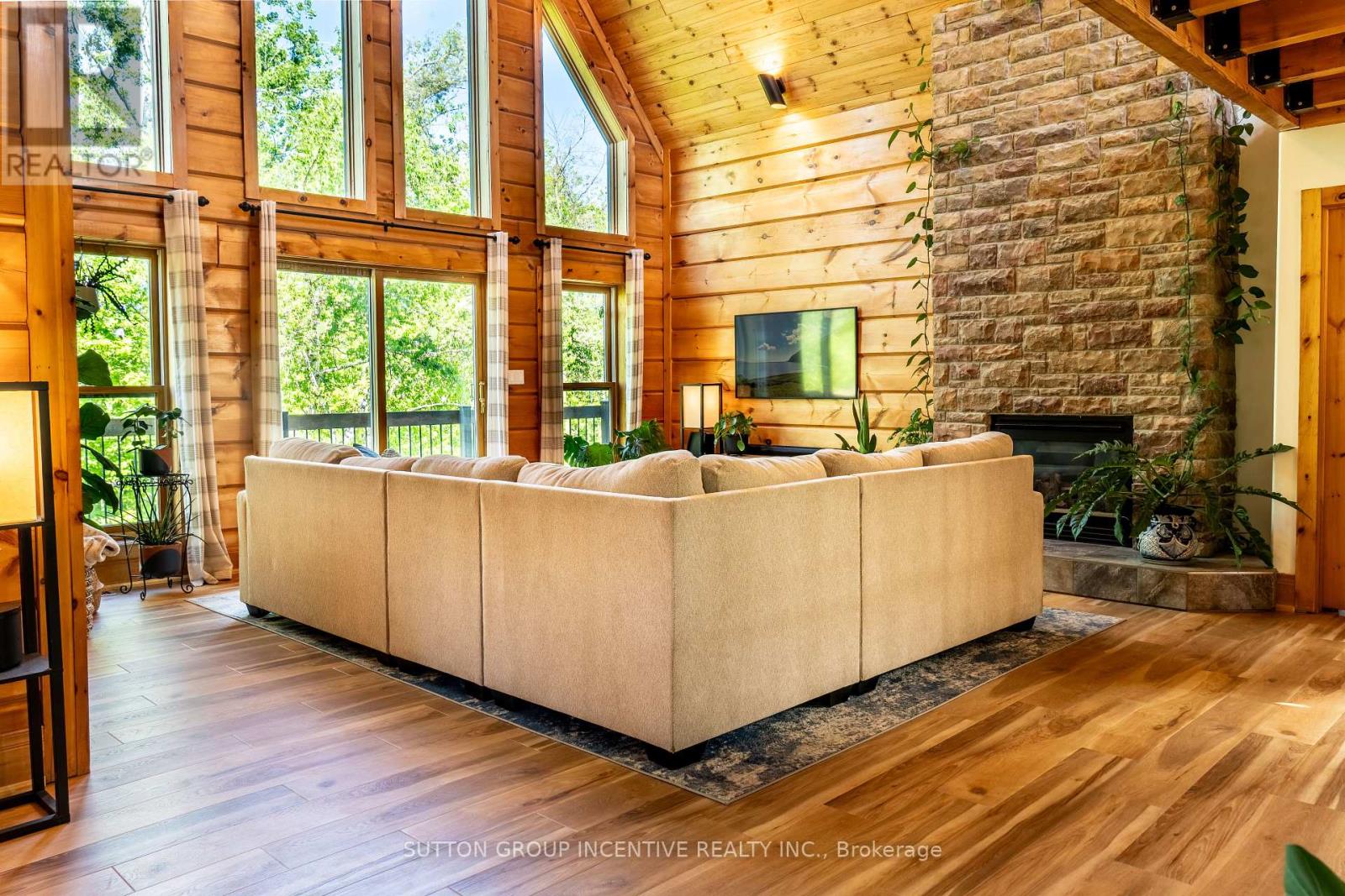 17 BRIDLE PATH - 20