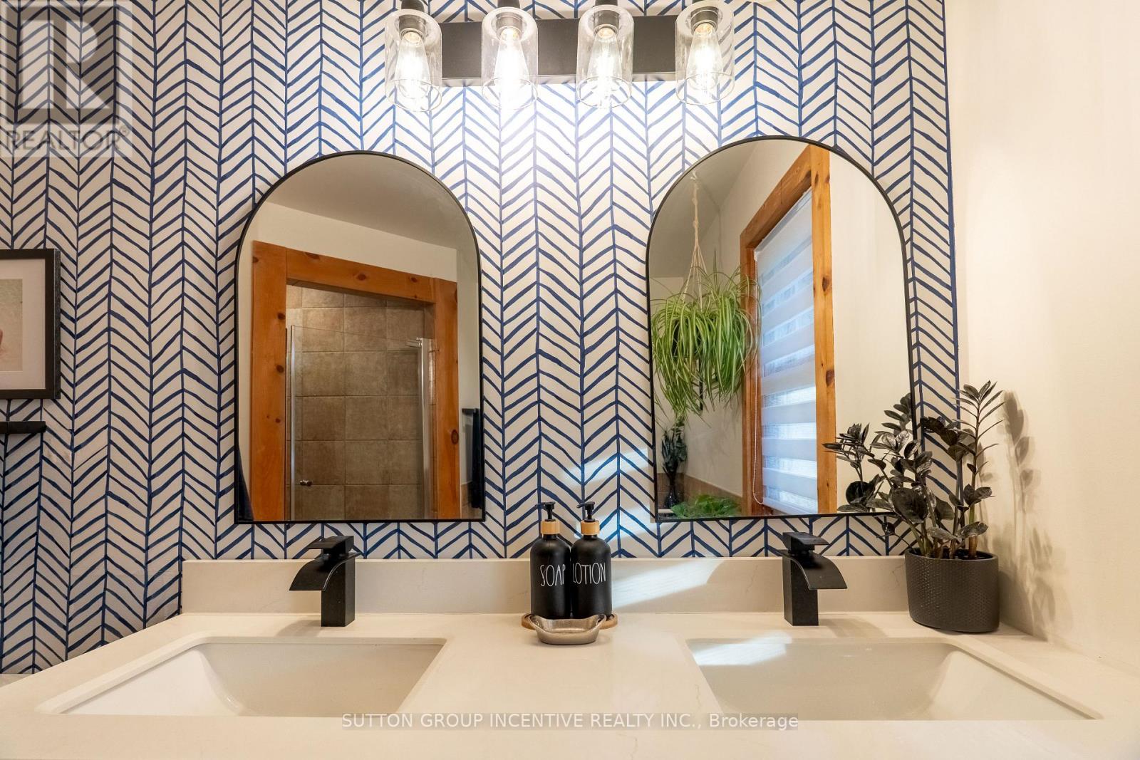 17 BRIDLE PATH - Image 32
