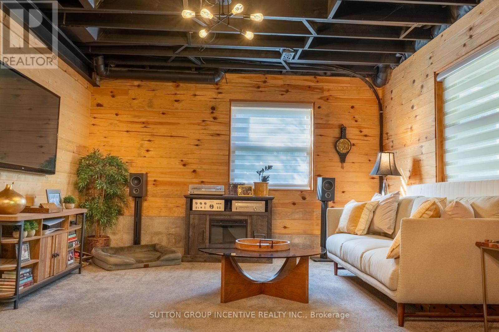 17 BRIDLE PATH - Image 42