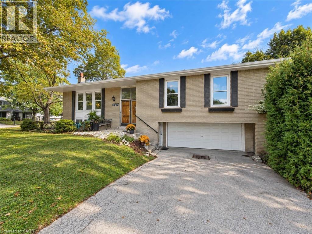 2490 YARMOUTH Crescent, Oakville, Ontario, L6L2M8, Oakville, Ontario — photo 2 of 5