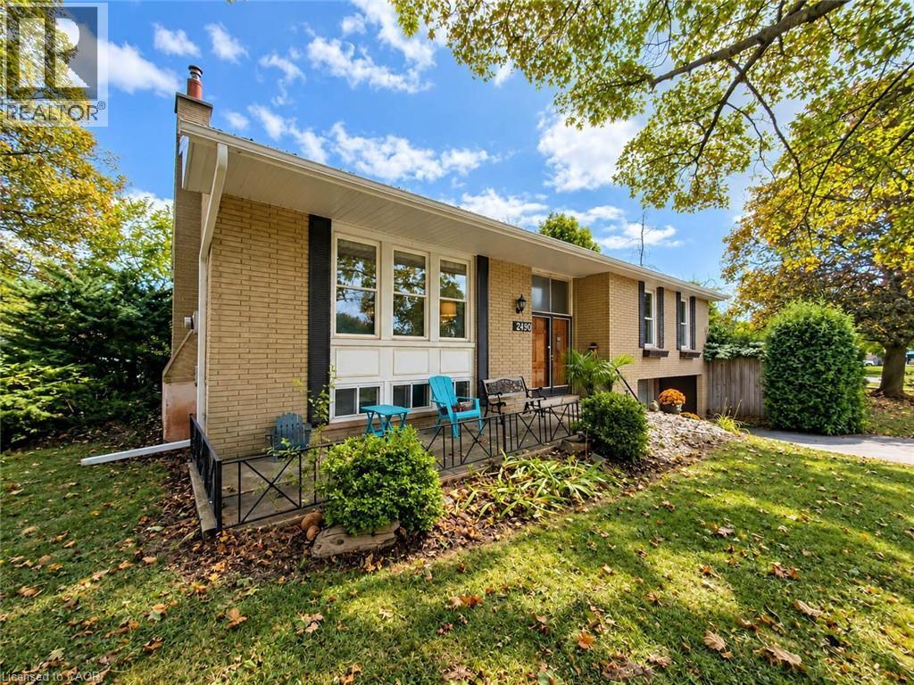 2490 YARMOUTH Crescent, Oakville, Ontario, L6L2M8, Oakville, Ontario — photo 3 of 5