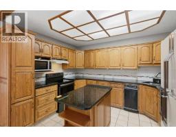 2pc Bathroom - 119 Strathbury Bay Sw, Calgary, AB T3H1N3 Photo 7