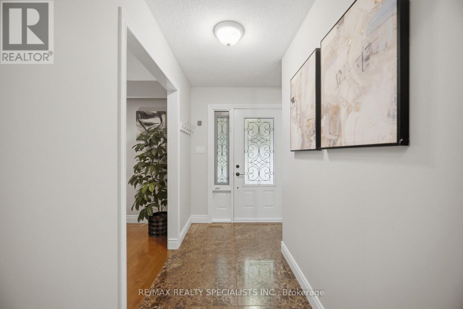 840 Hemlock photo 4