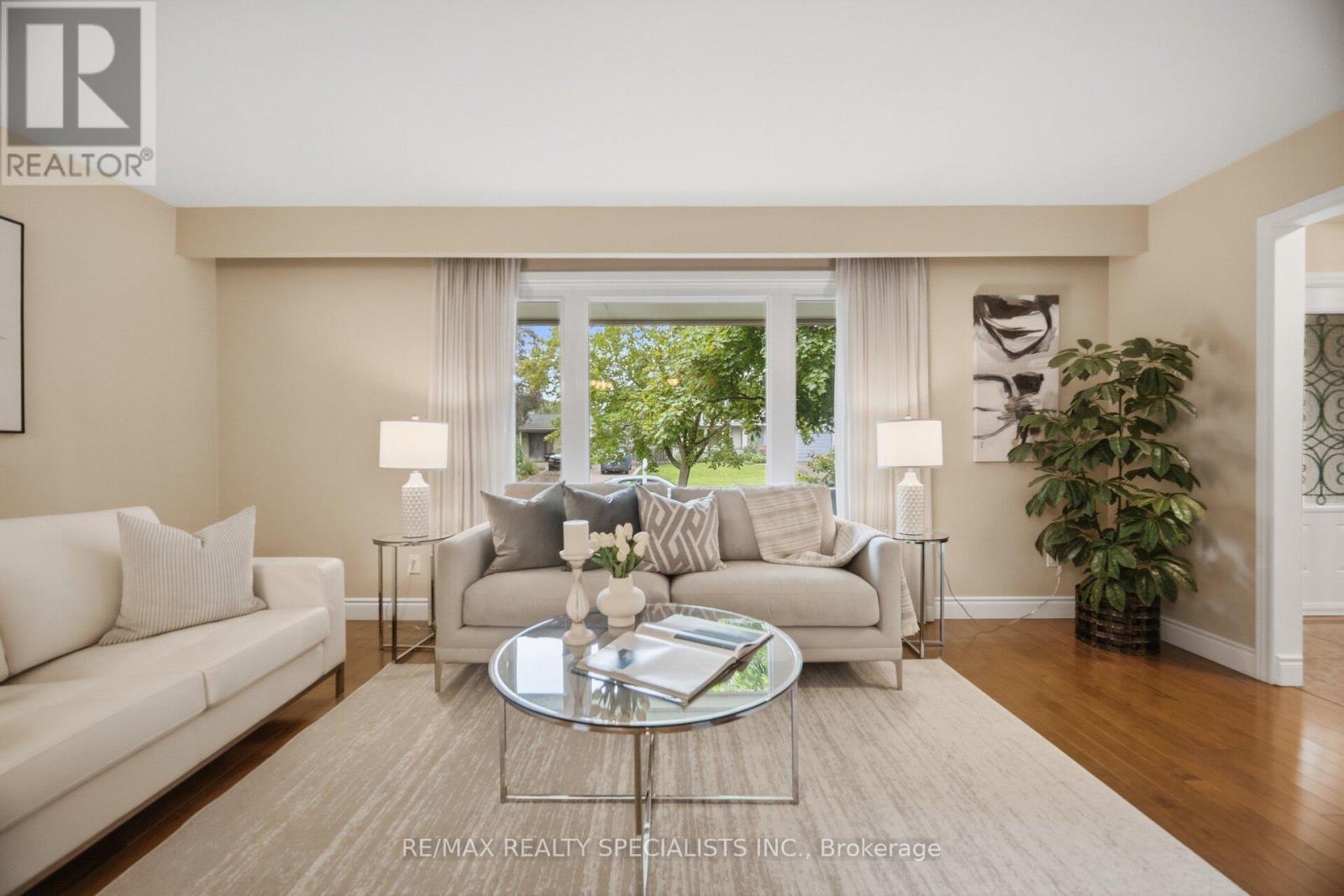 840 Hemlock photo 5