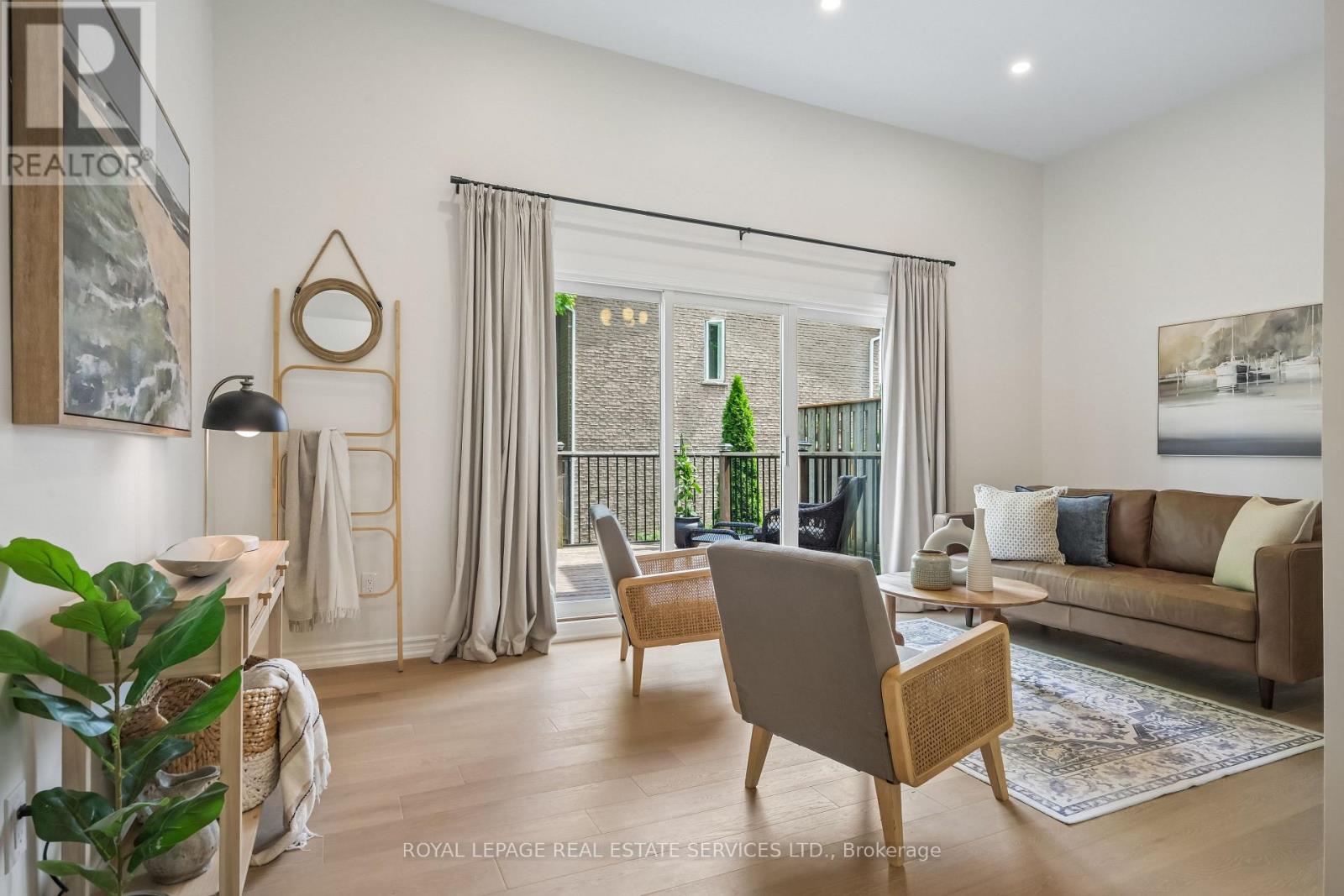 Photo of 1 - 2222 MARINE DRIVE