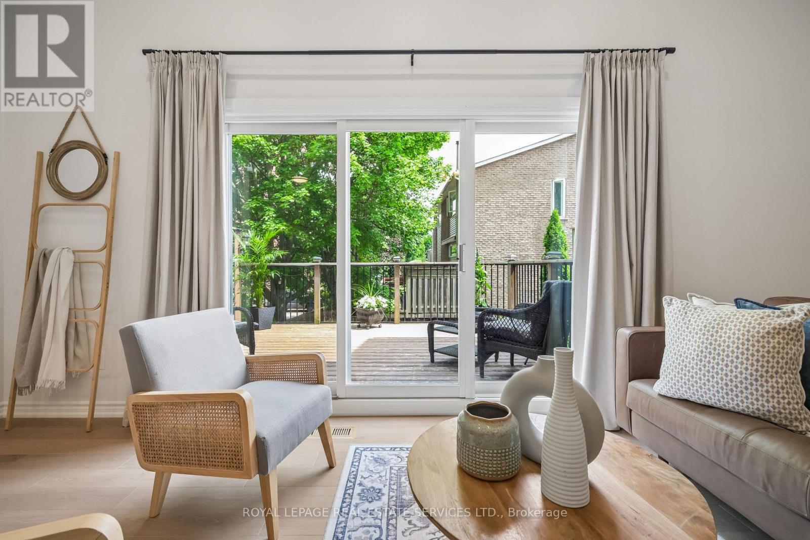 Photo of 1 - 2222 MARINE DRIVE