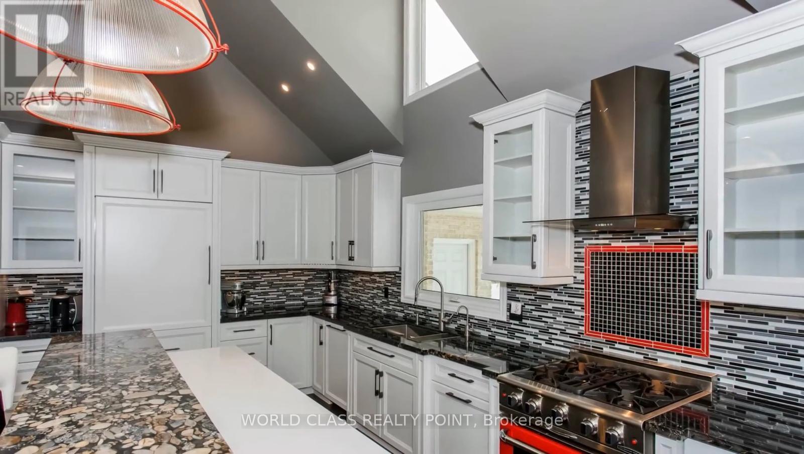 155 MEADOWLAND CRESCENT - 11