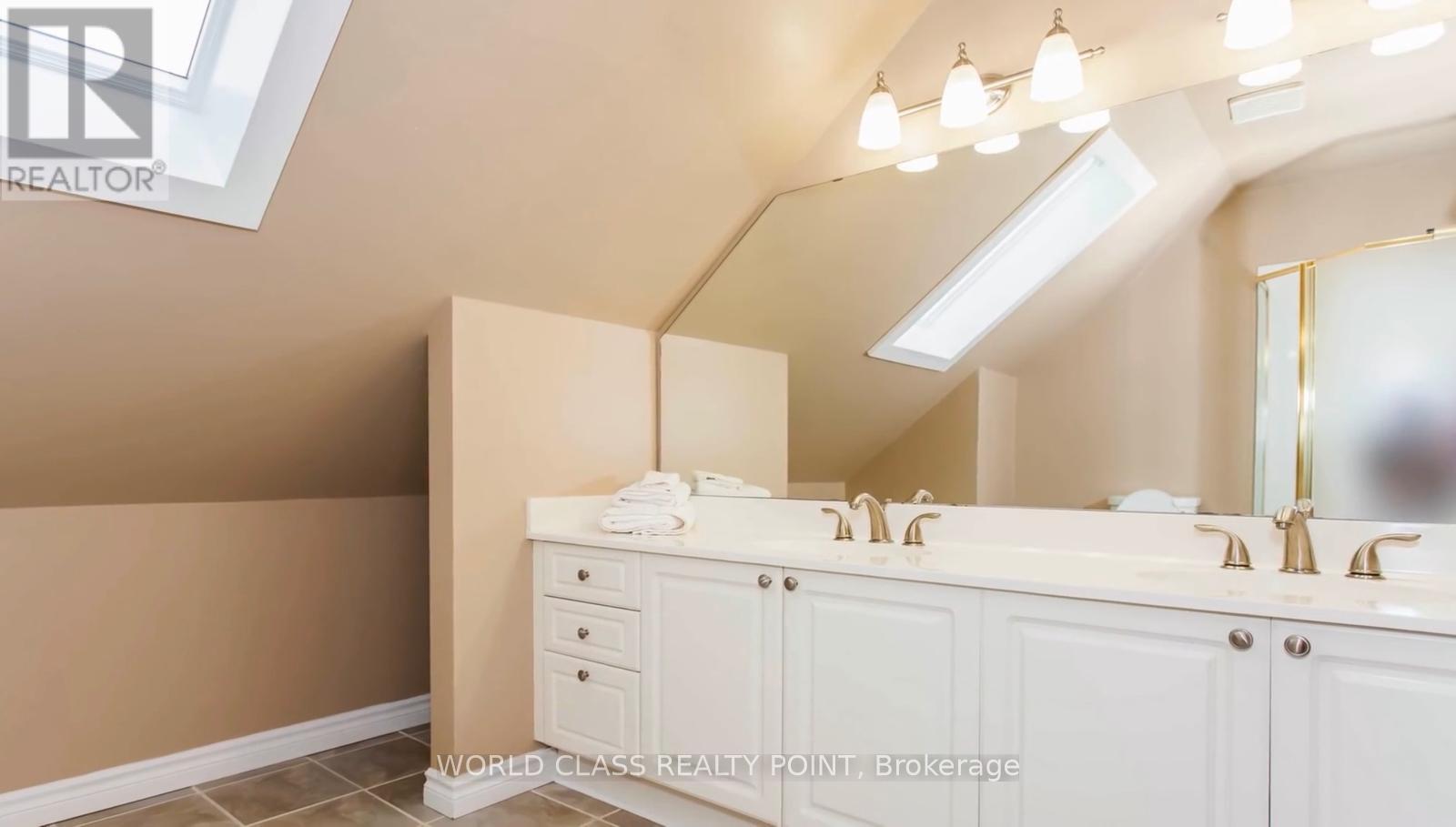 155 MEADOWLAND CRESCENT - 25
