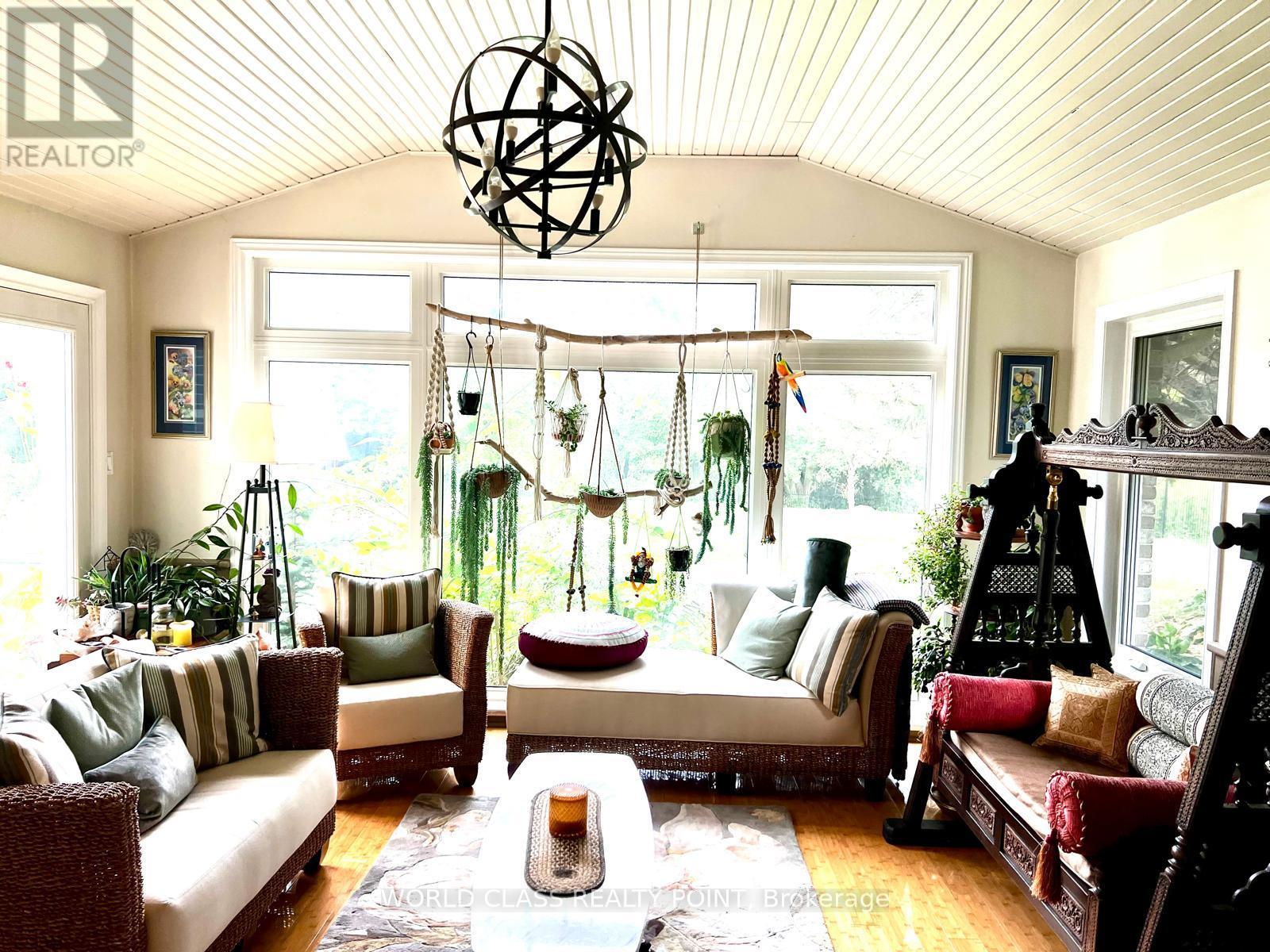 Photo of 155 MEADOWLAND CRESCENT