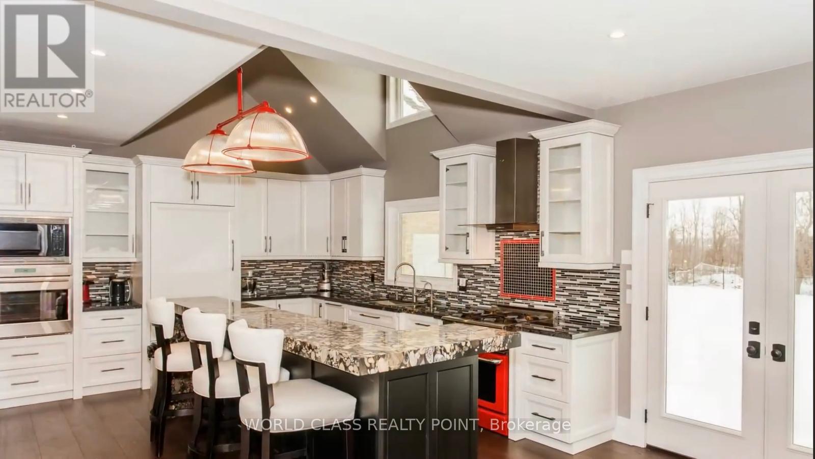 155 MEADOWLAND CRESCENT - 9