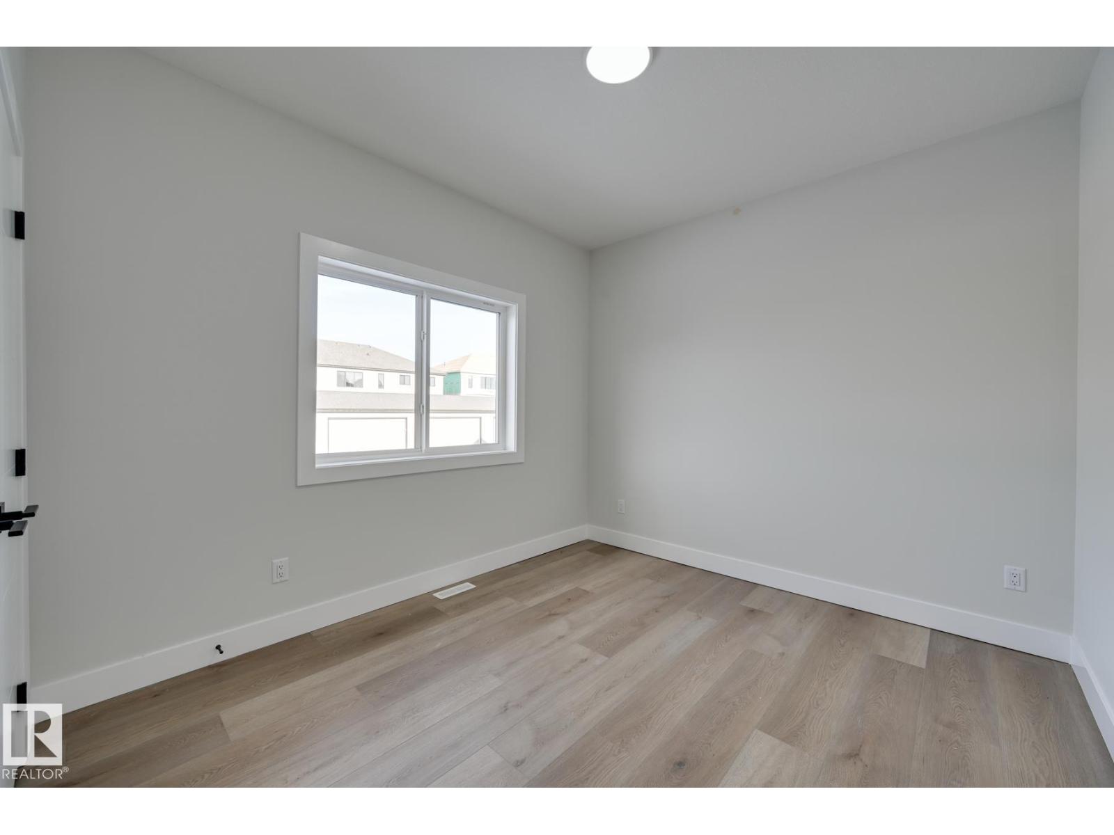 273 Edgemont GR NW - 16