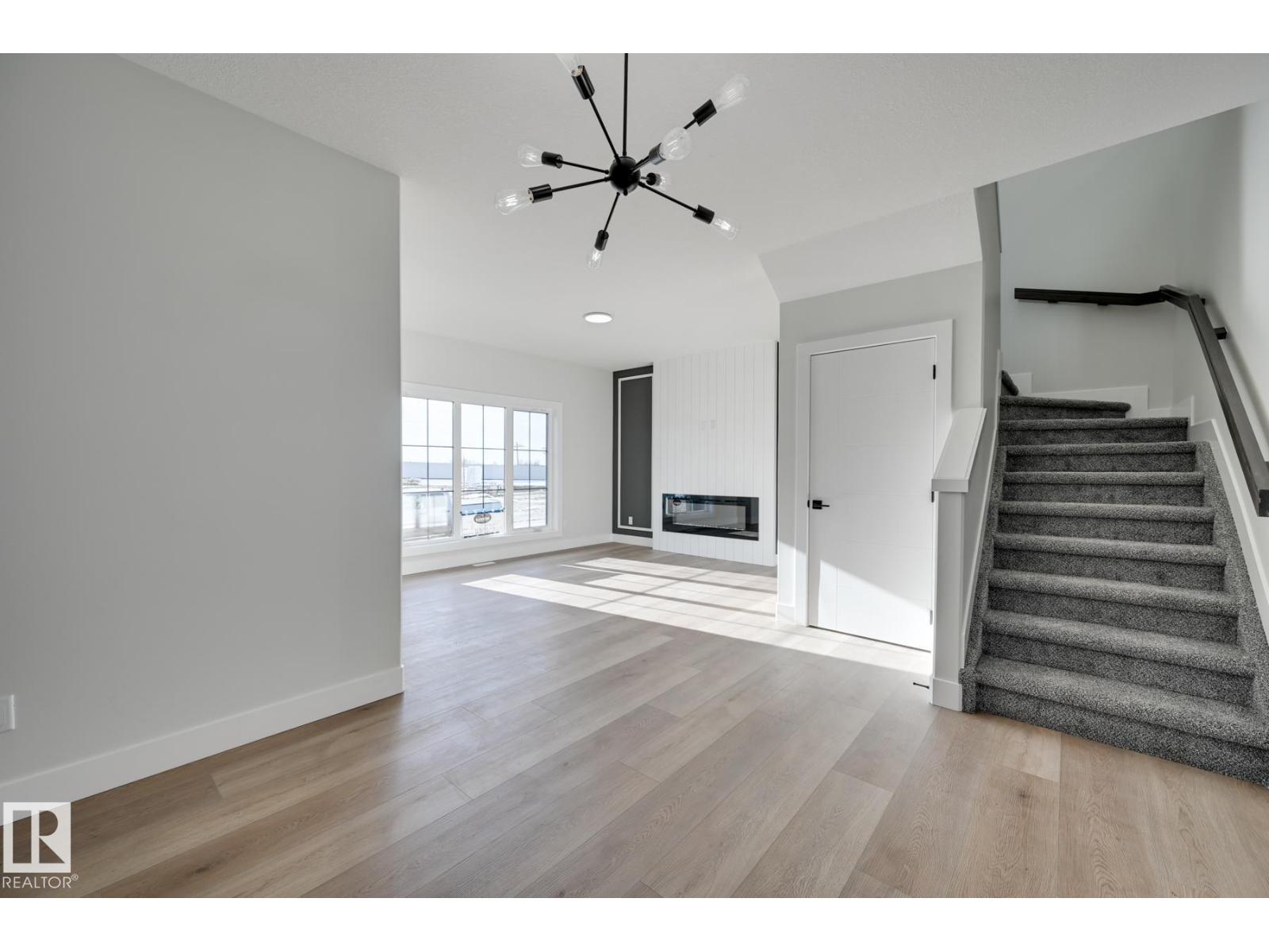 273 Edgemont GR NW - 8