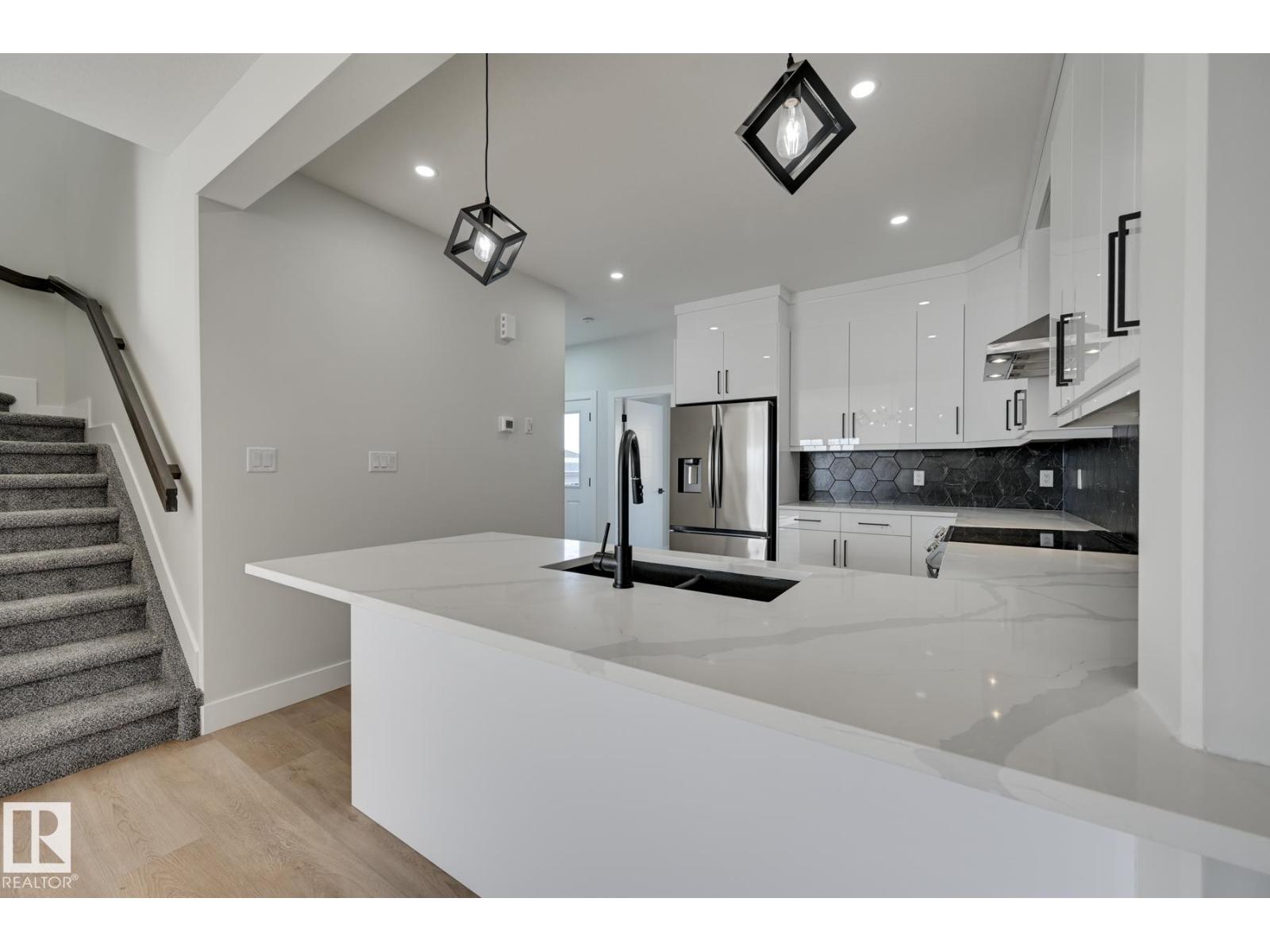 273 Edgemont GR NW - 9