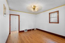 945 Dominion Street, Winnipeg, MB R3G2N9 Photo 14