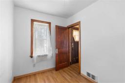 945 Dominion Street, Winnipeg, MB R3G2N9 Photo 9