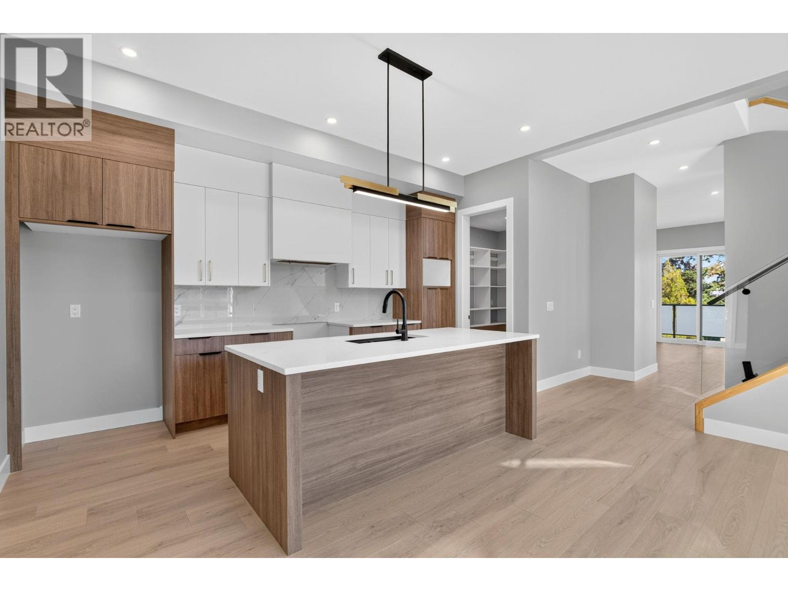 #3 757 Barnaby Road - 3