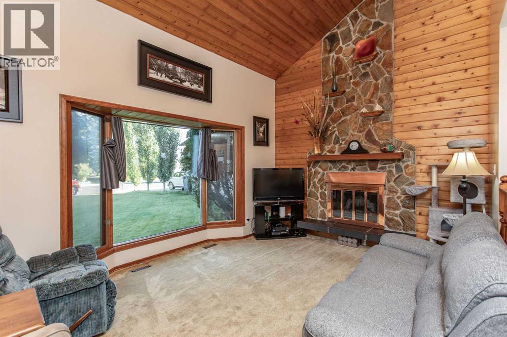 Listing photo – 6107 55 Avenue, Ponoka