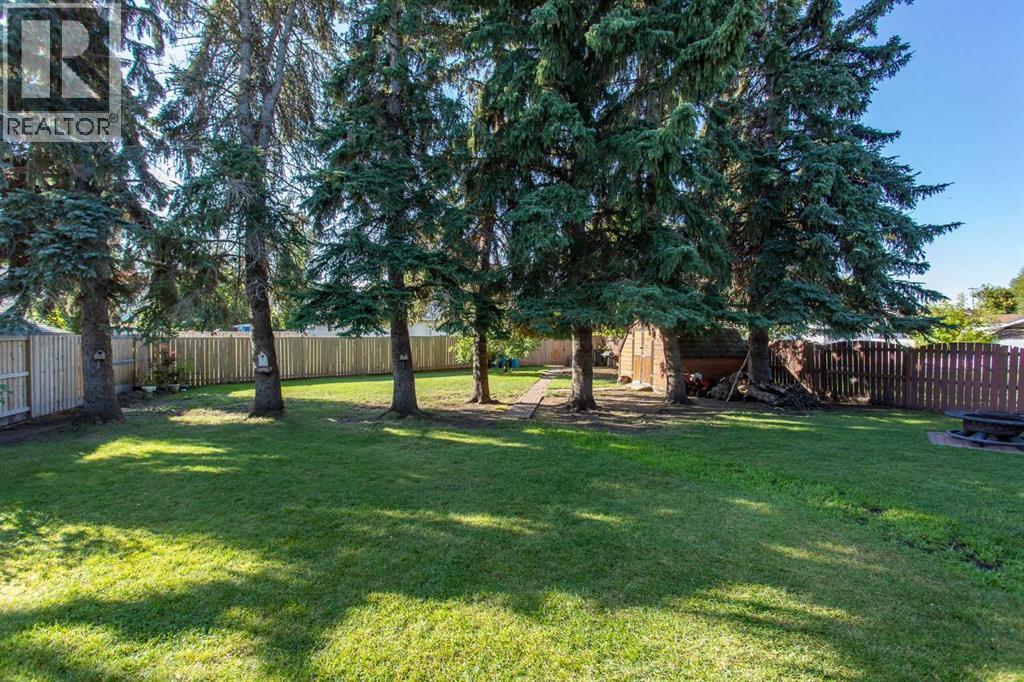 Listing photo – 6107 55 Avenue, Ponoka