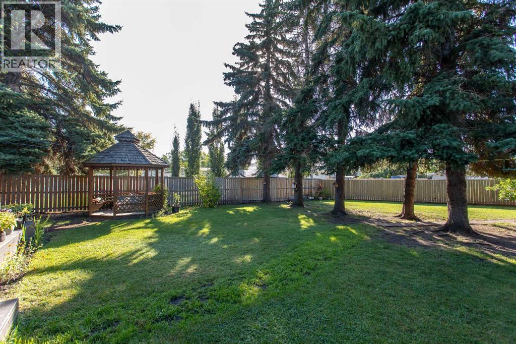 Listing photo – 6107 55 Avenue, Ponoka