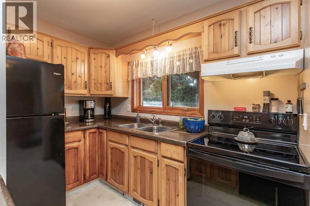 Listing photo – 6107 55 Avenue, Ponoka