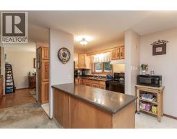 Living room - 6107 55 Avenue, Ponoka, AB T4J1L2 Photo 6