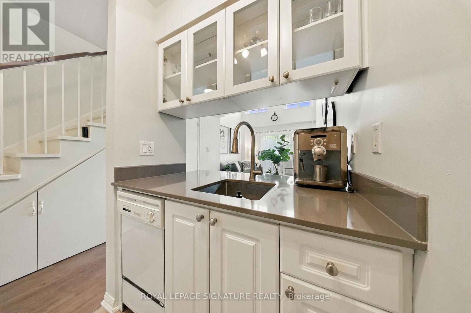 #207 119 MERTON STREET - 4