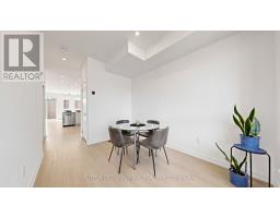 Kitchen - 1 - 70 Green Gardens Boulevard, Toronto, ON M6A0E6 Photo 6