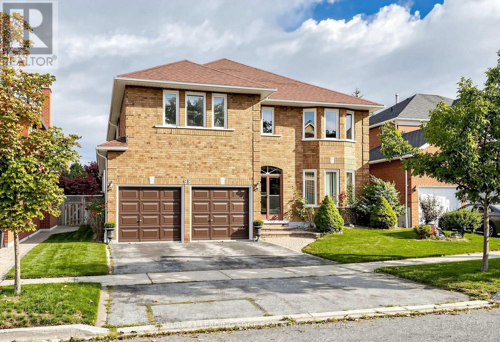 92 ERICKSON DRIVE, Whitby (Blue Grass Meadows)
