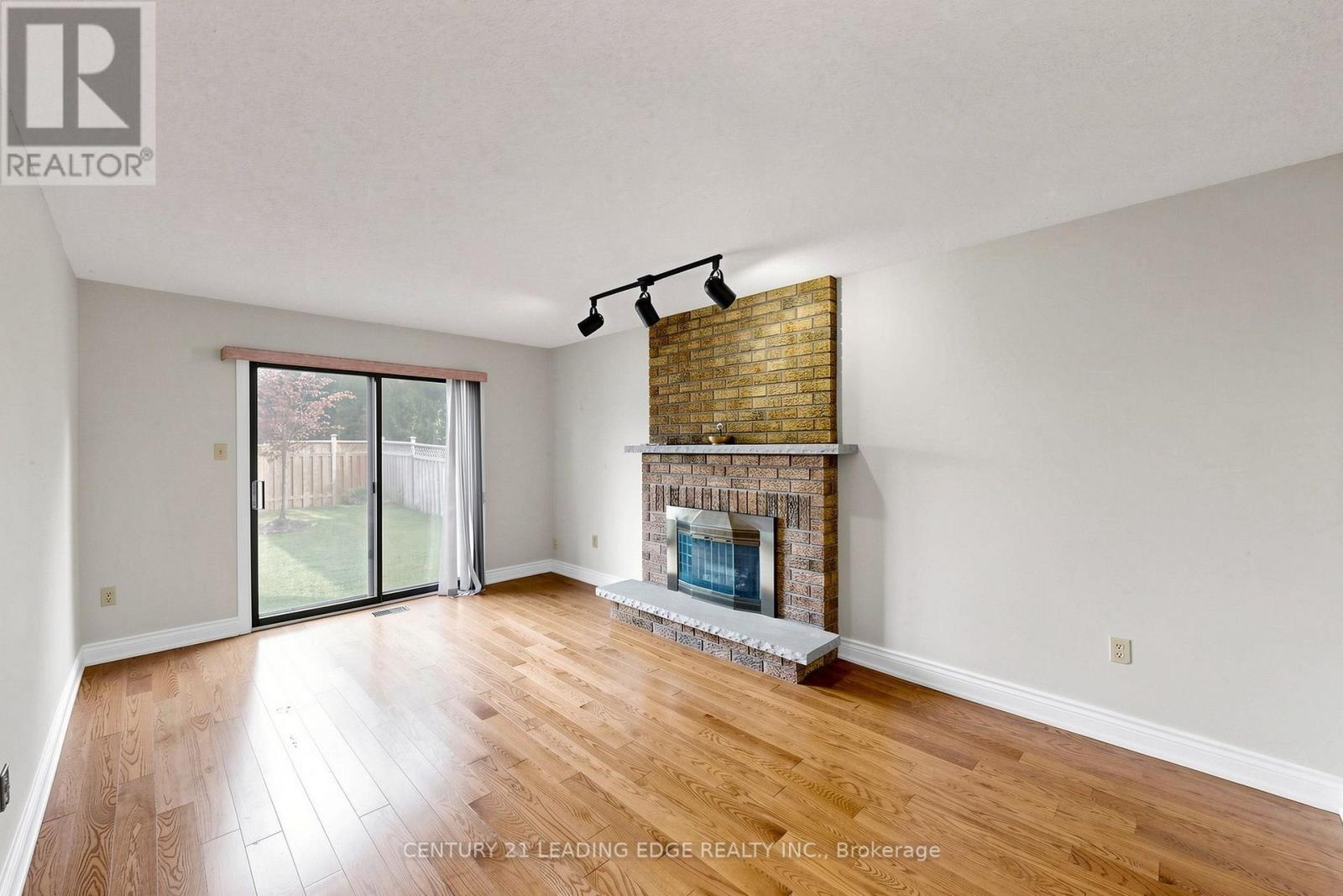 92 ERICKSON DRIVE, Whitby (Blue Grass Meadows) — photo 3
