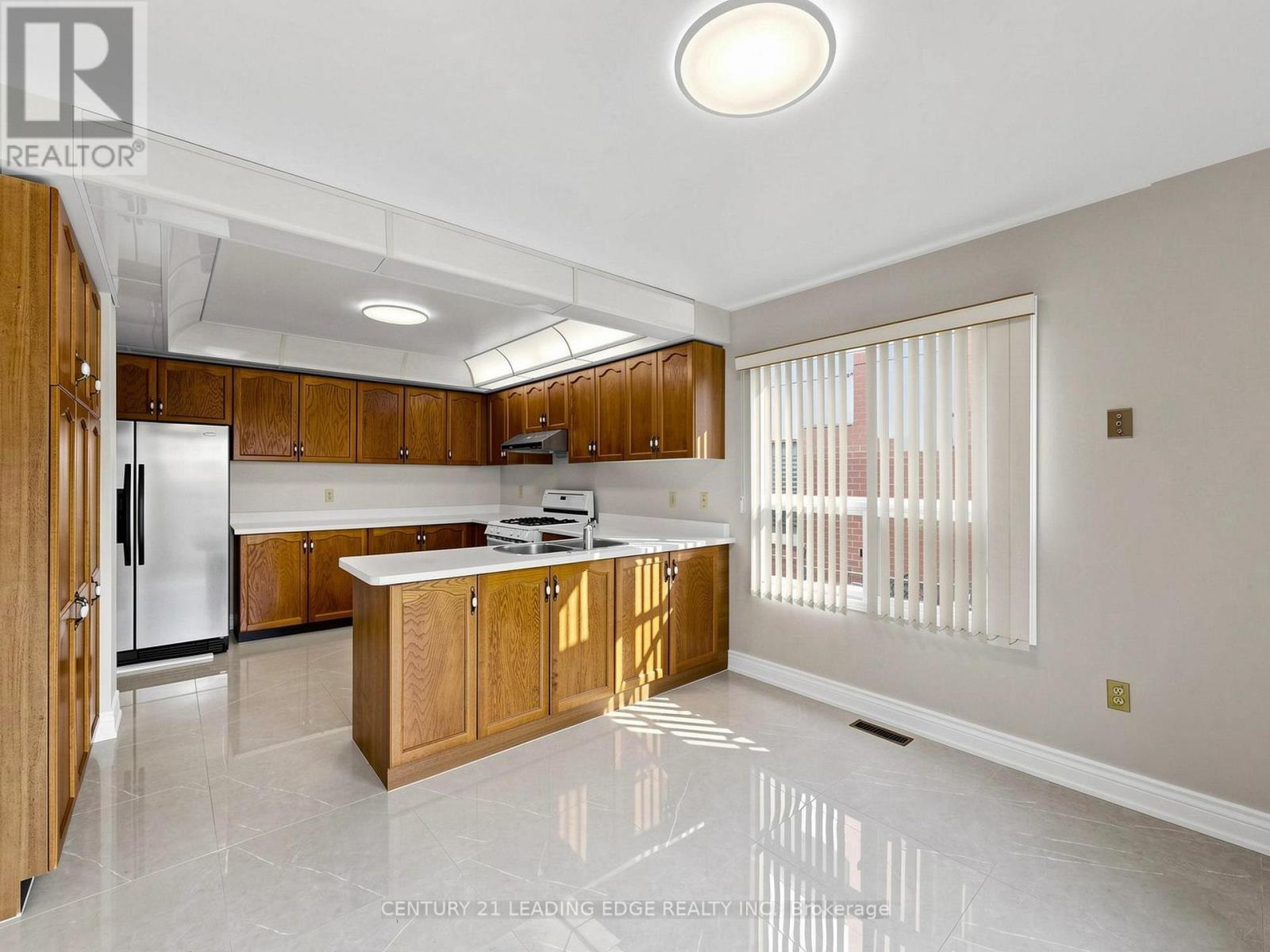 92 ERICKSON DRIVE, Whitby (Blue Grass Meadows) — photo 6