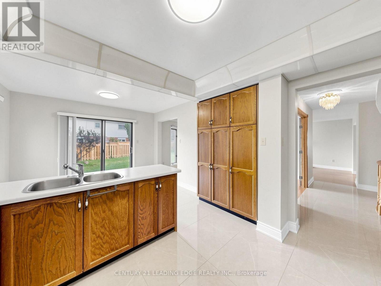 92 ERICKSON DRIVE, Whitby (Blue Grass Meadows) — photo 8